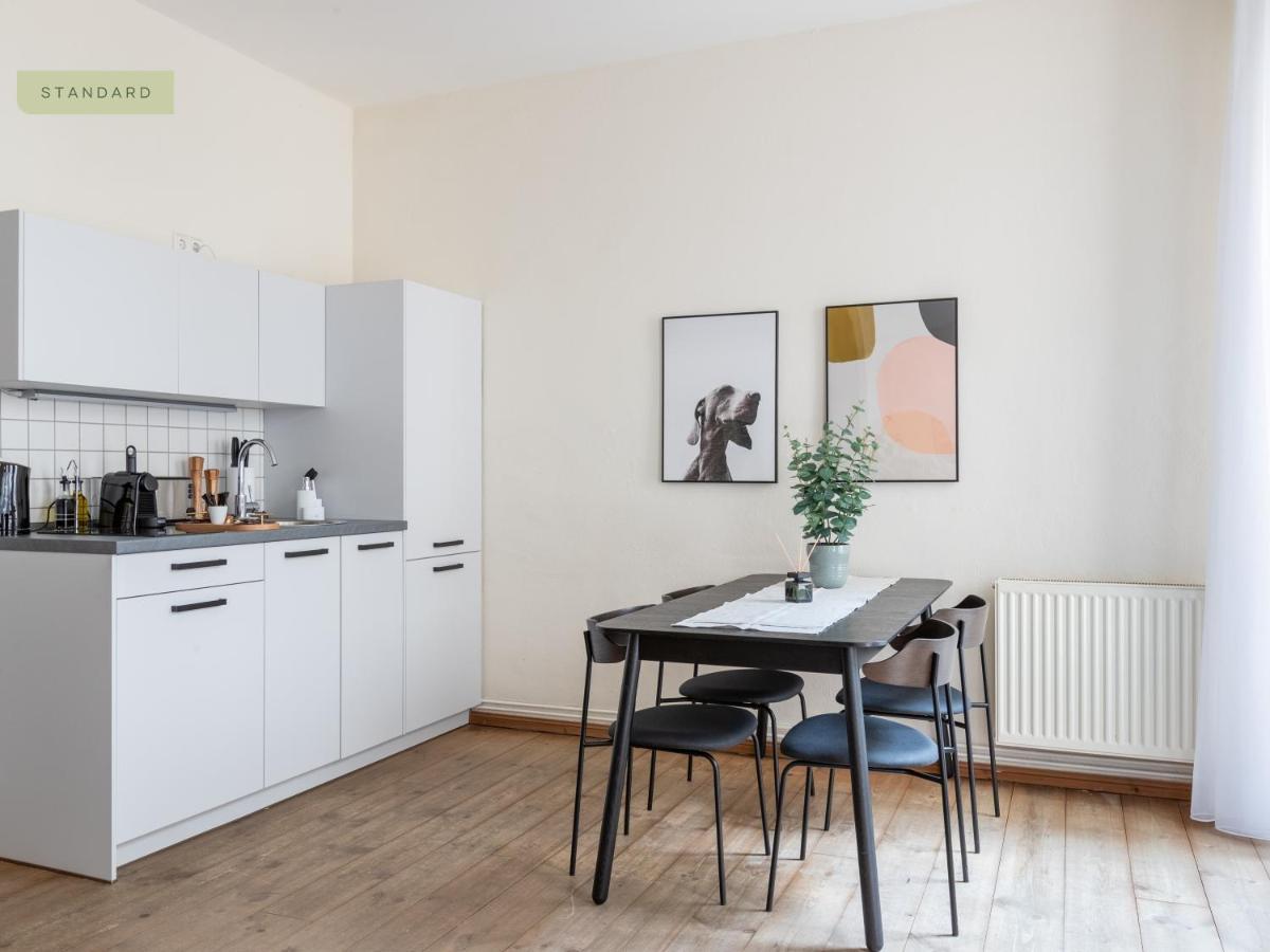 Schoenhouse Avenue - Digital Access *