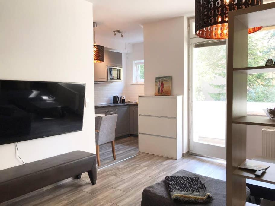 Designer With Terrace & Free Parking Apartment *