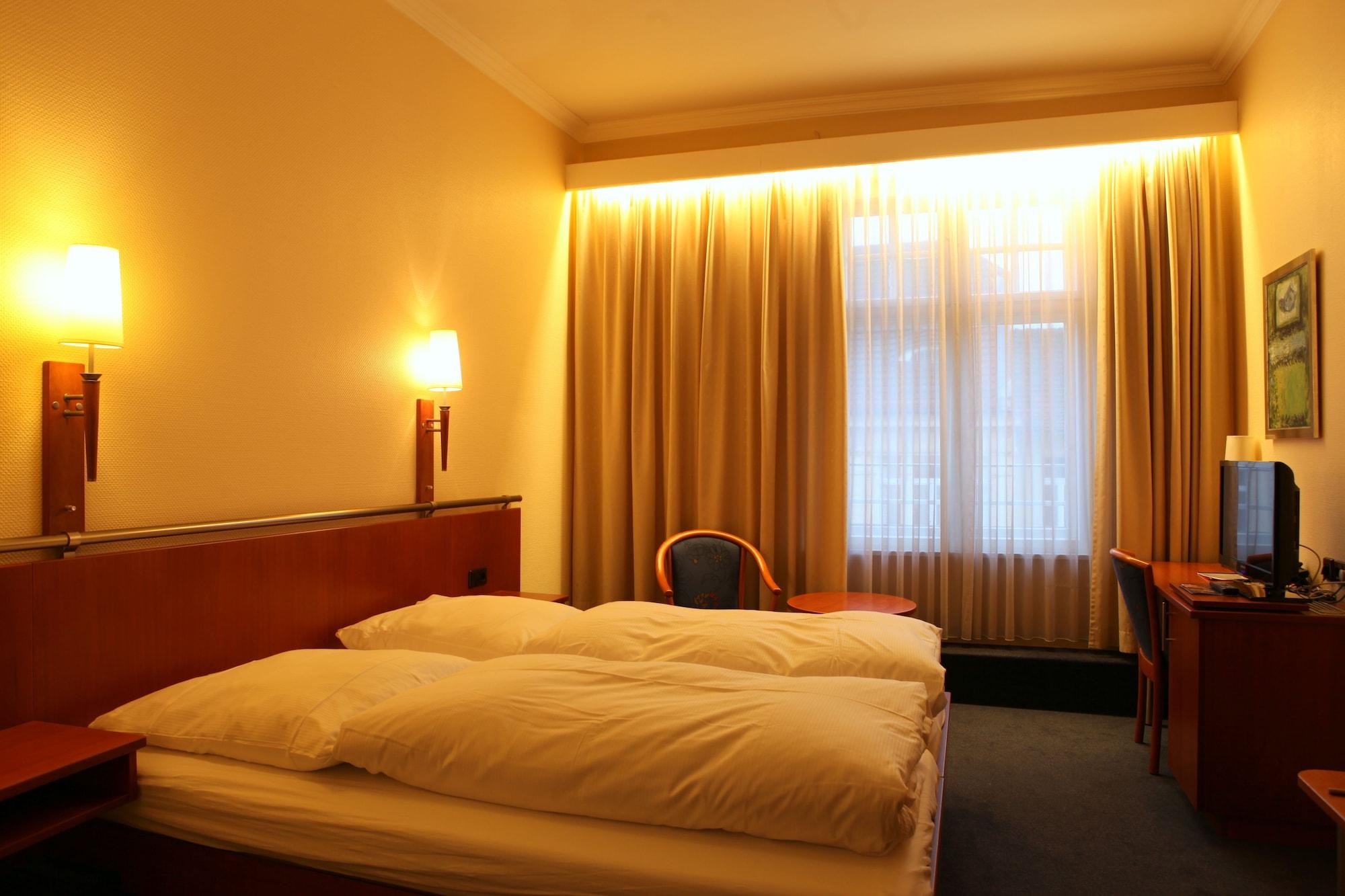 Hotel Kurfuerst Am Kurfuerstendamm 3*