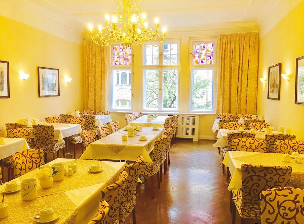 Kurfuerst Am Kurfuerstendamm Hotel 3*