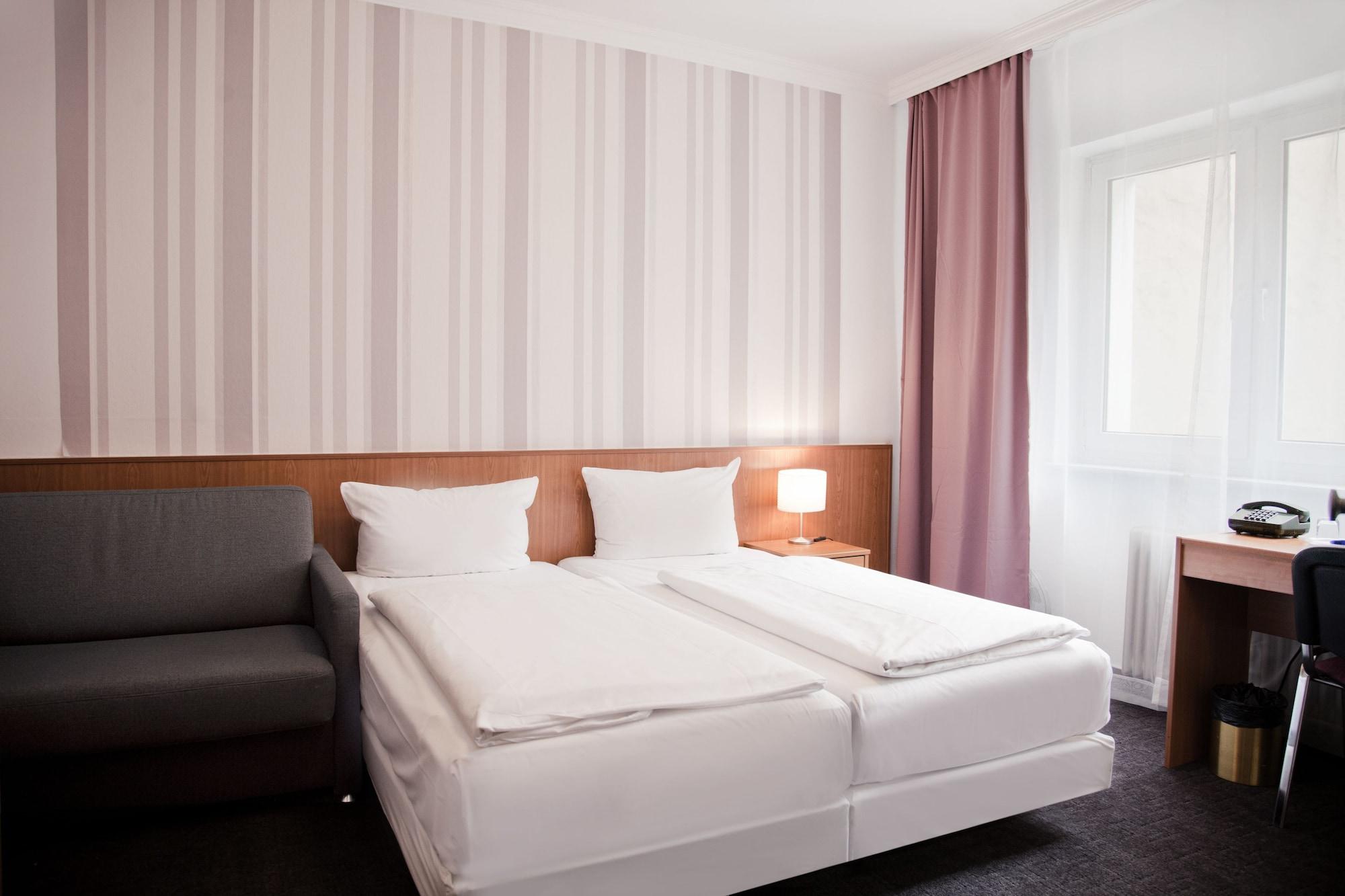 Les Nations Hotel