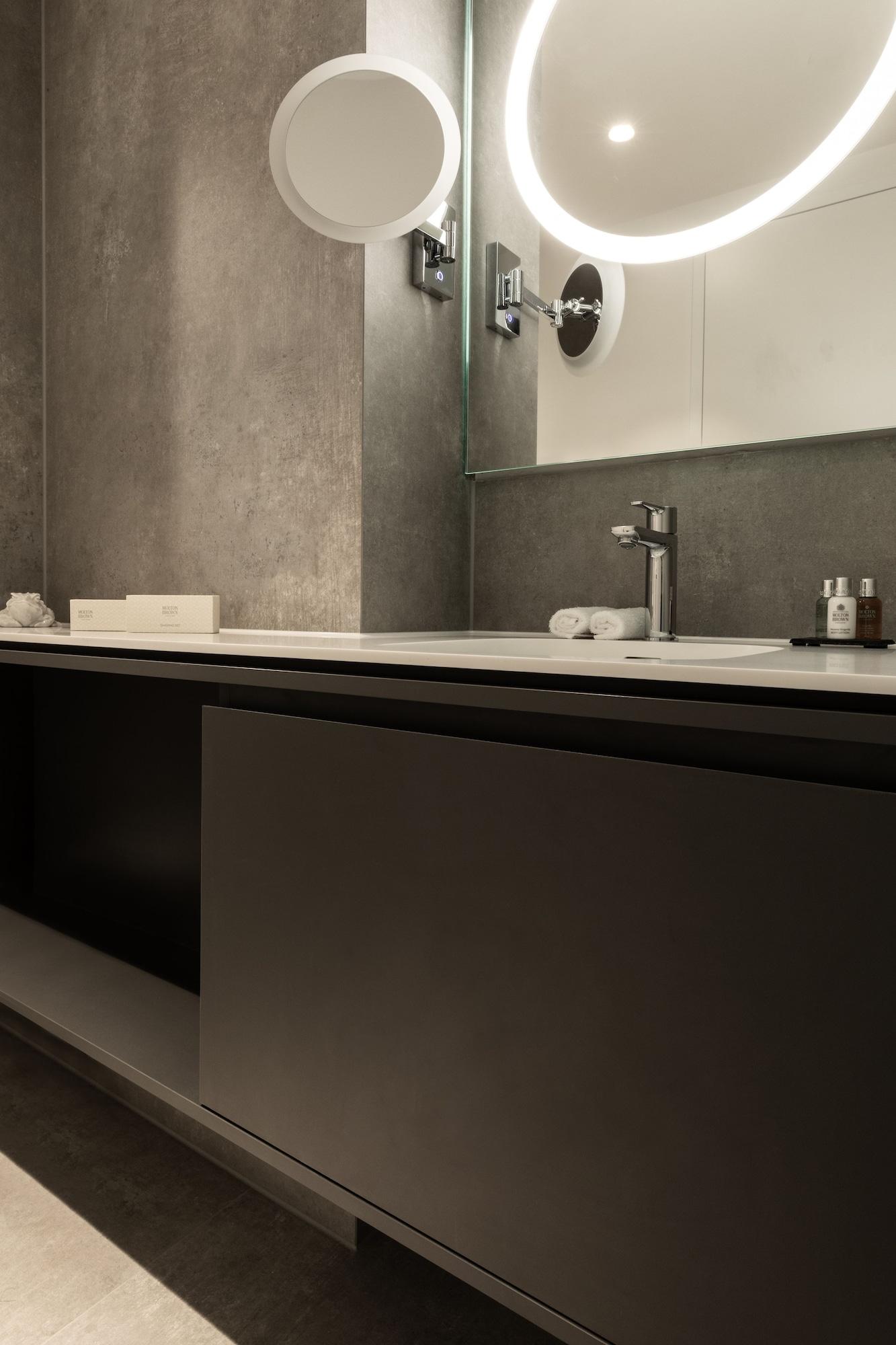 Hotel Kpm & Residences 5*