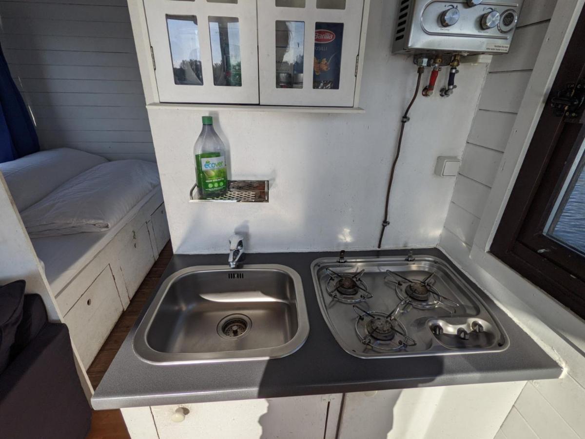 Gemuetliches Hausboot Mit Kamin In Botel *