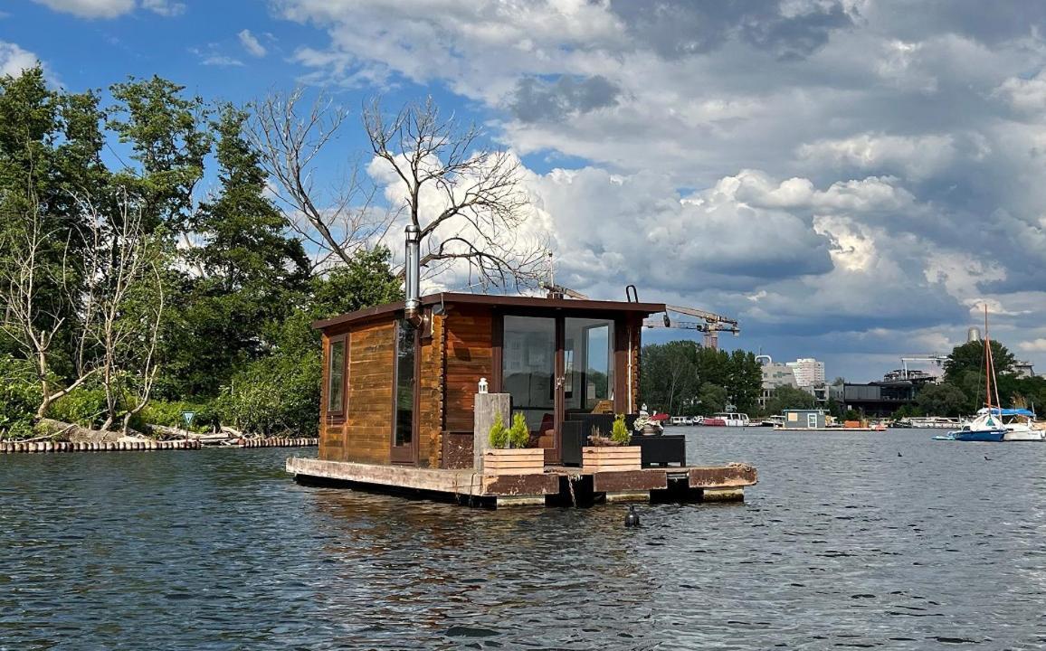 Gemuetliches Hausboot Mit Kamin In Berlin