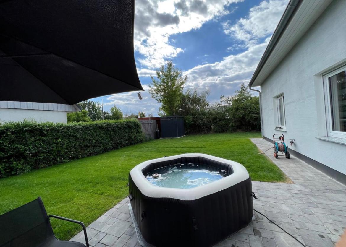 Haushälfte Mit Garten, Kamin, Grill&whirlpool Nähe Ber * Berlin