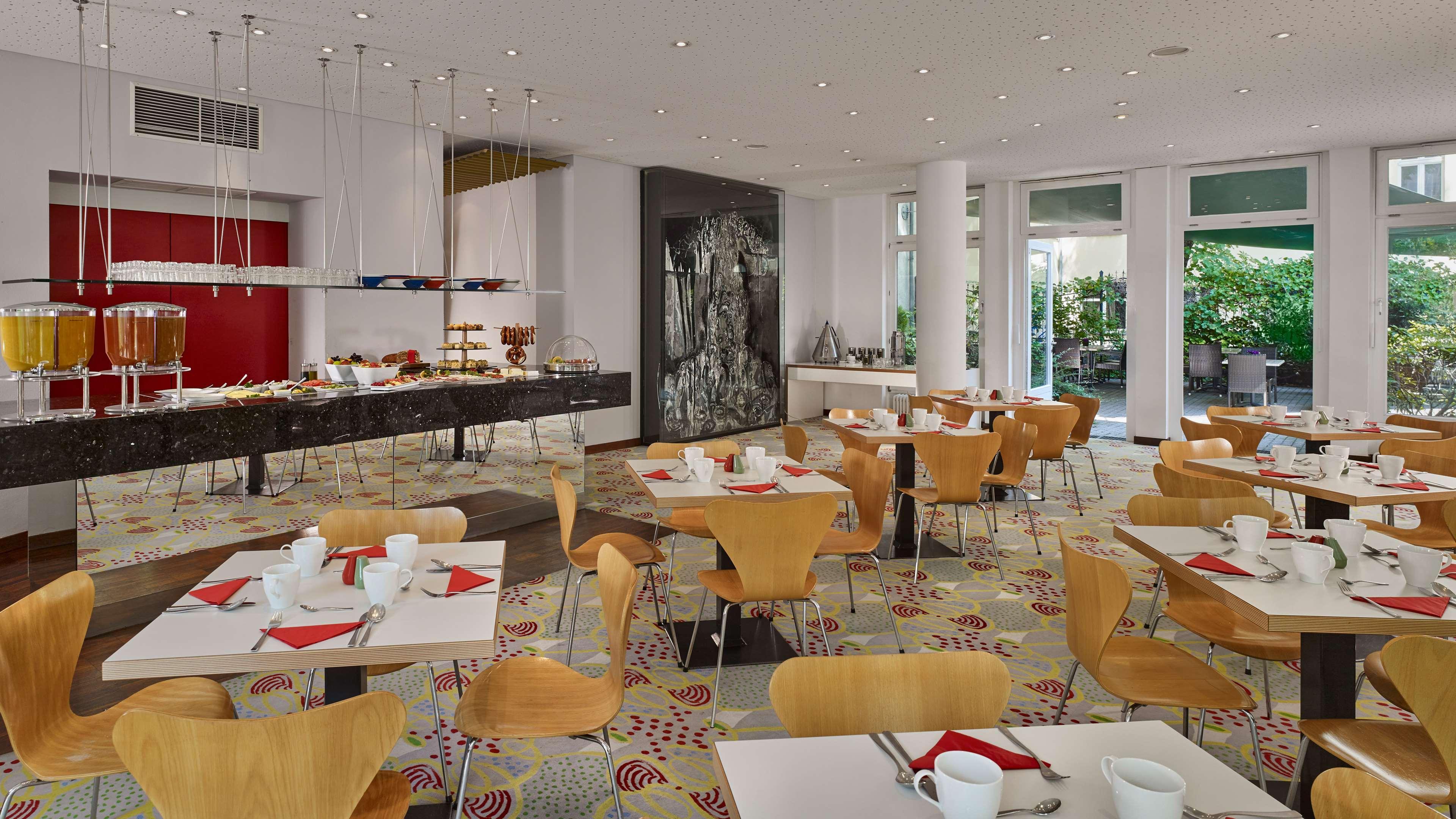 Radisson Red Kudamm 4*