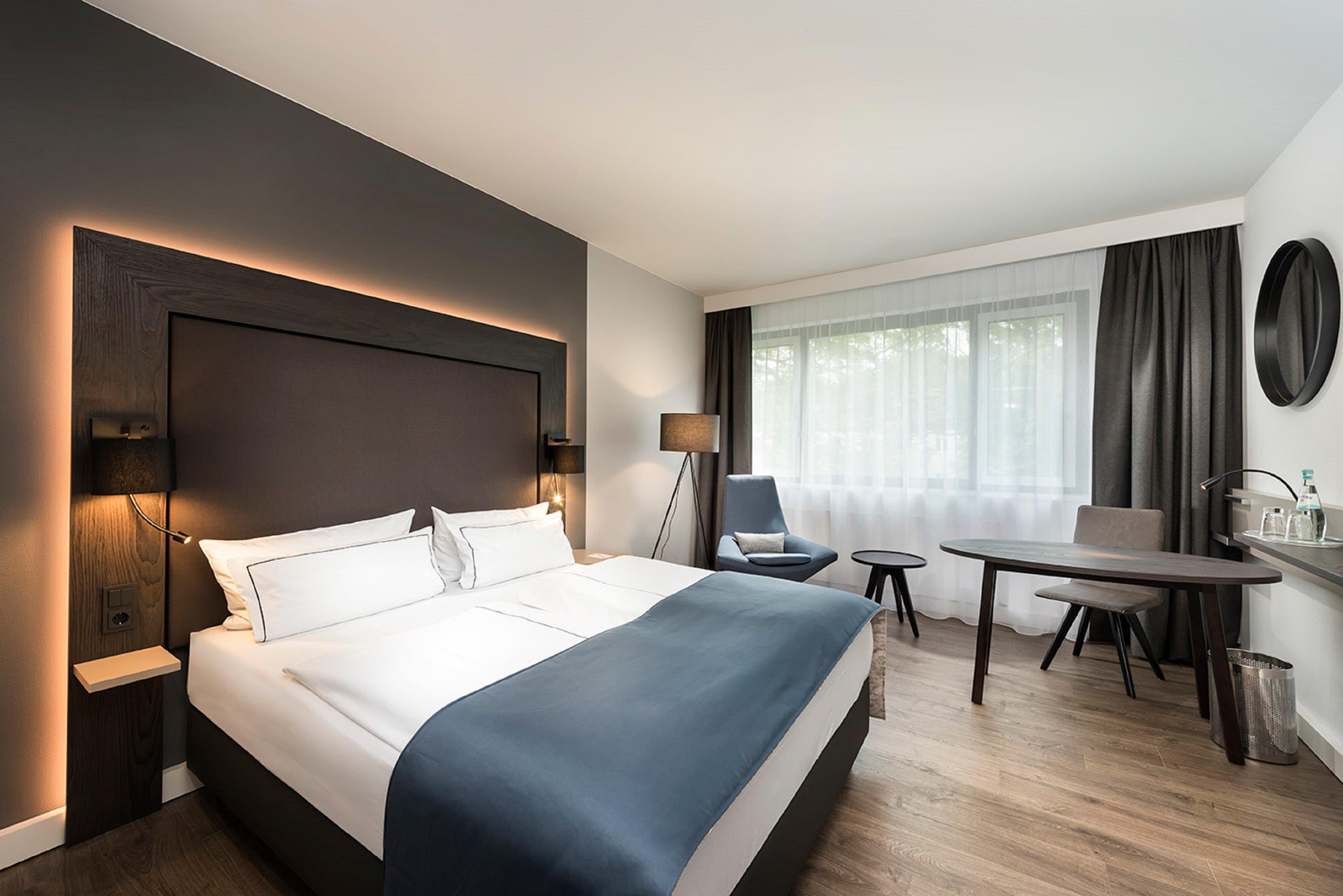 Hotel Holiday City-west By Ihg 4*