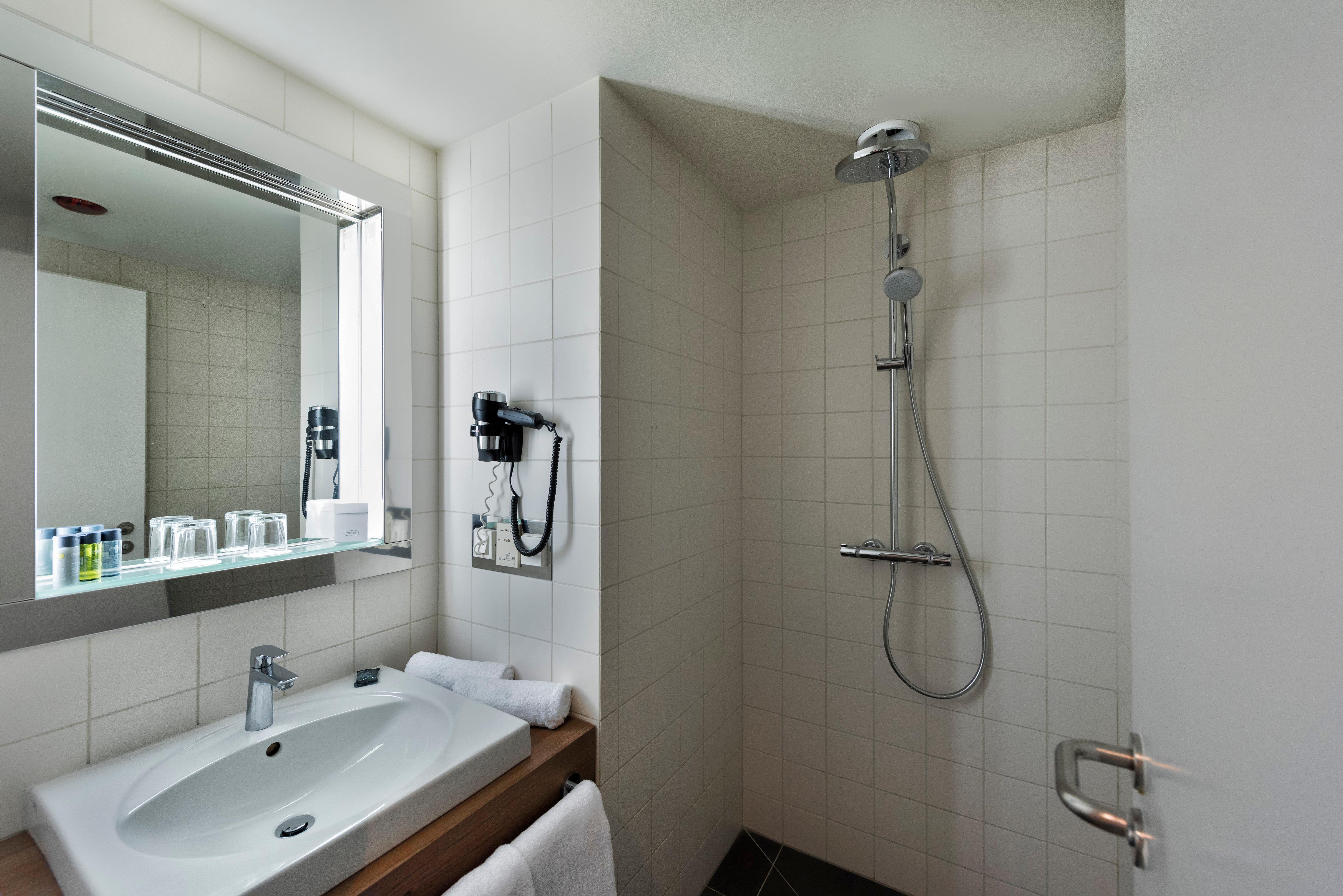Holiday City-west By Ihg Hotel 4*
