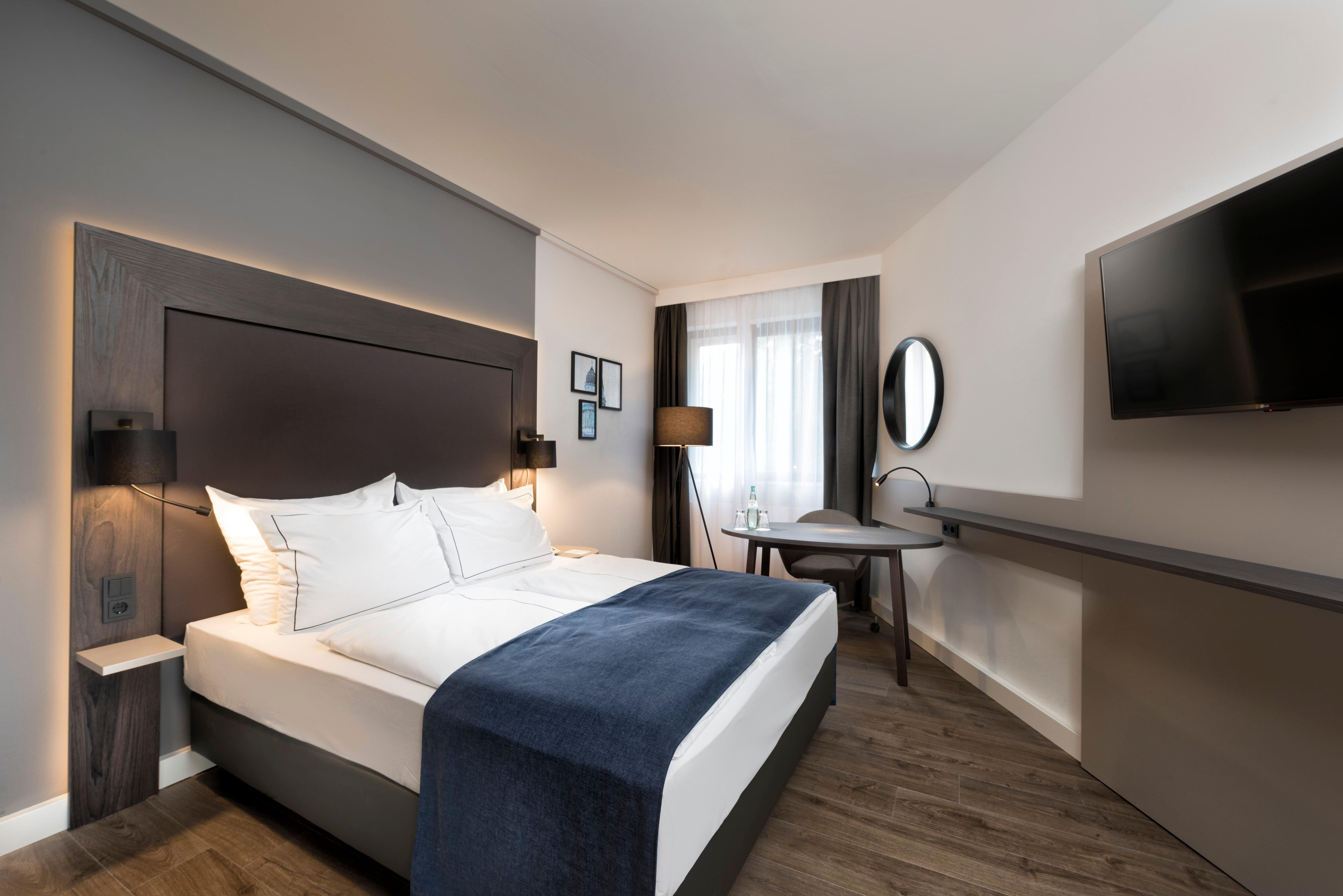 Holiday City-west By Ihg Hotel