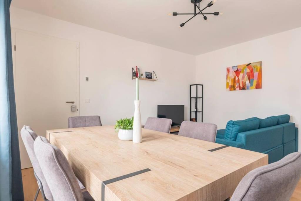 Modern In Central Apartment
