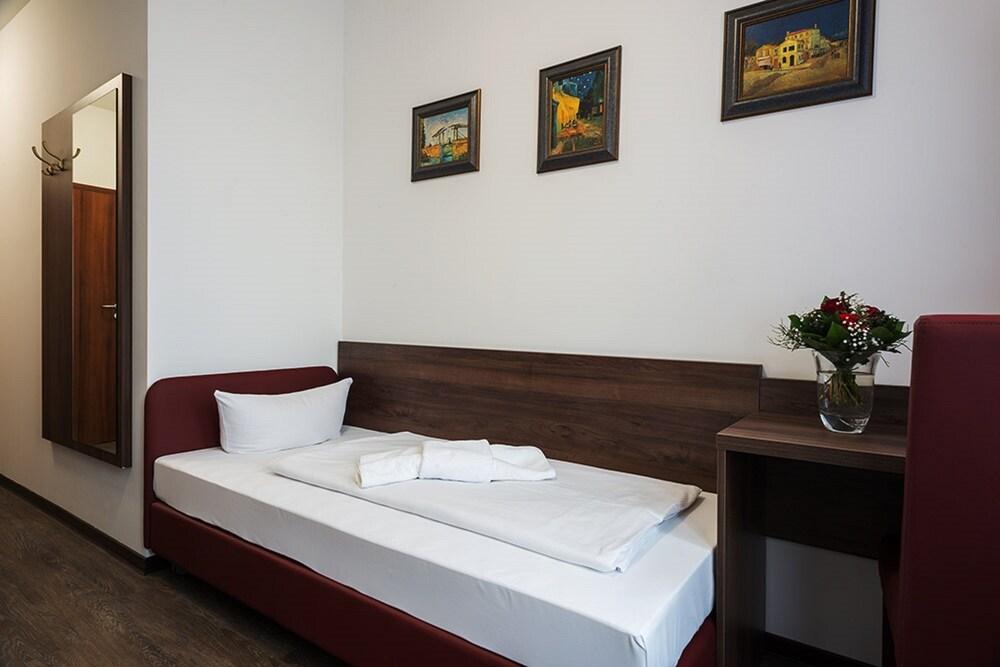 Queens Park Hotel 3*
