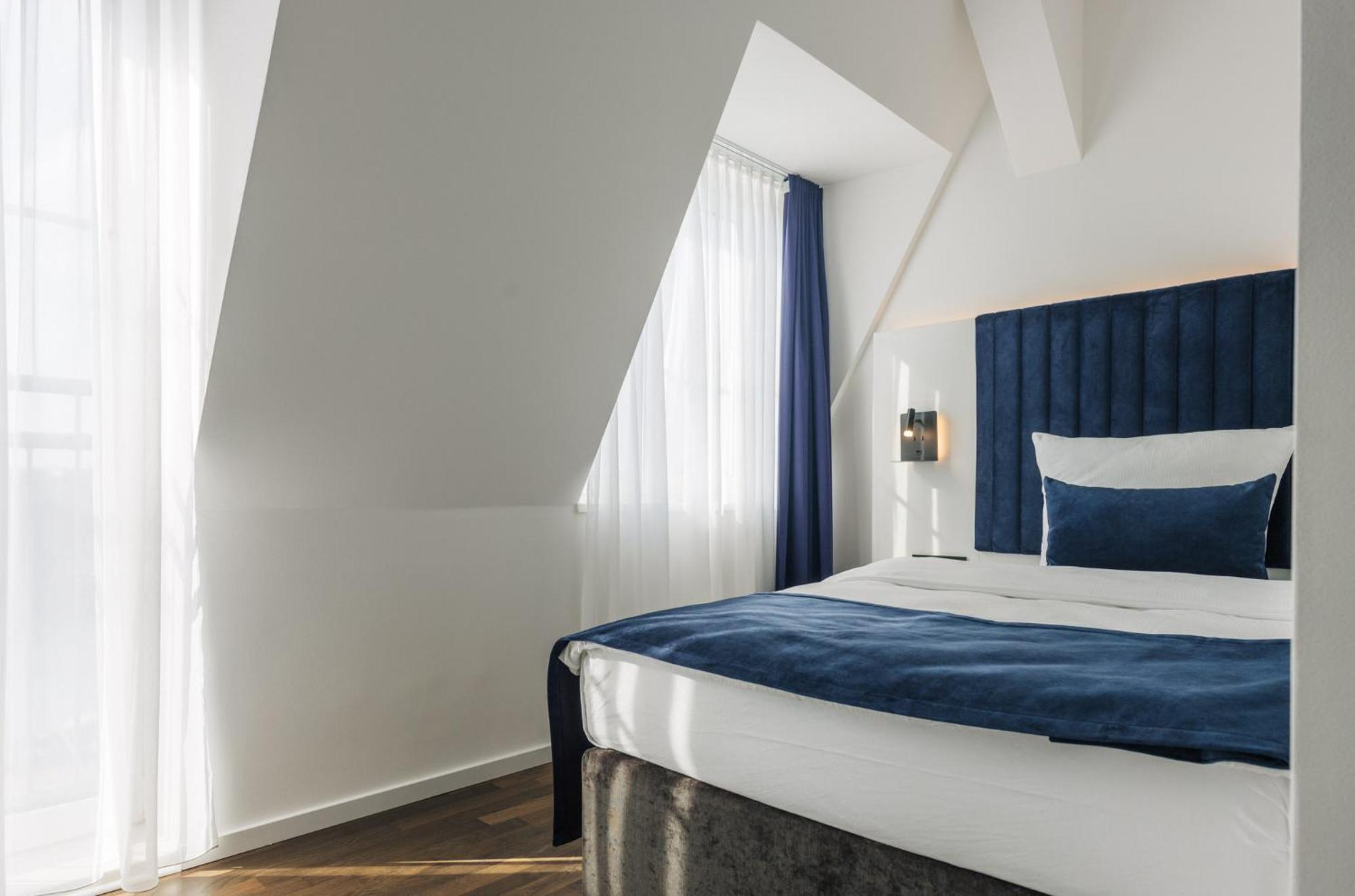 Homaris East Side 3*
