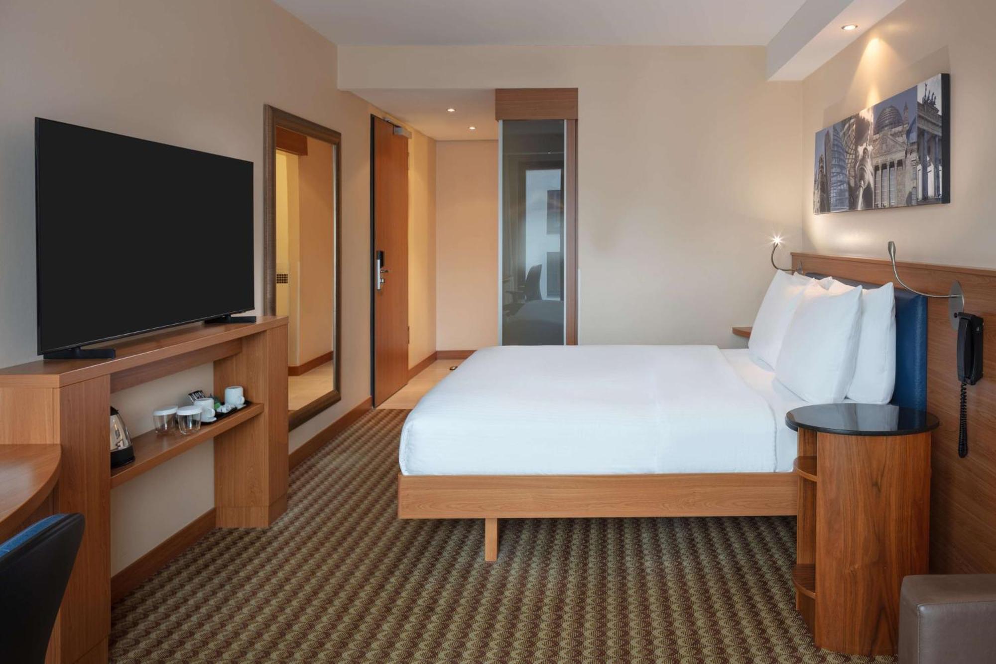 Hampton By Hilton City West