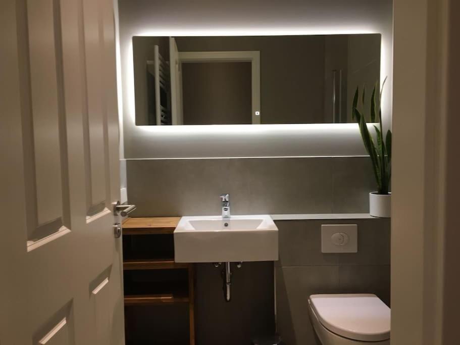 Apartment Style *