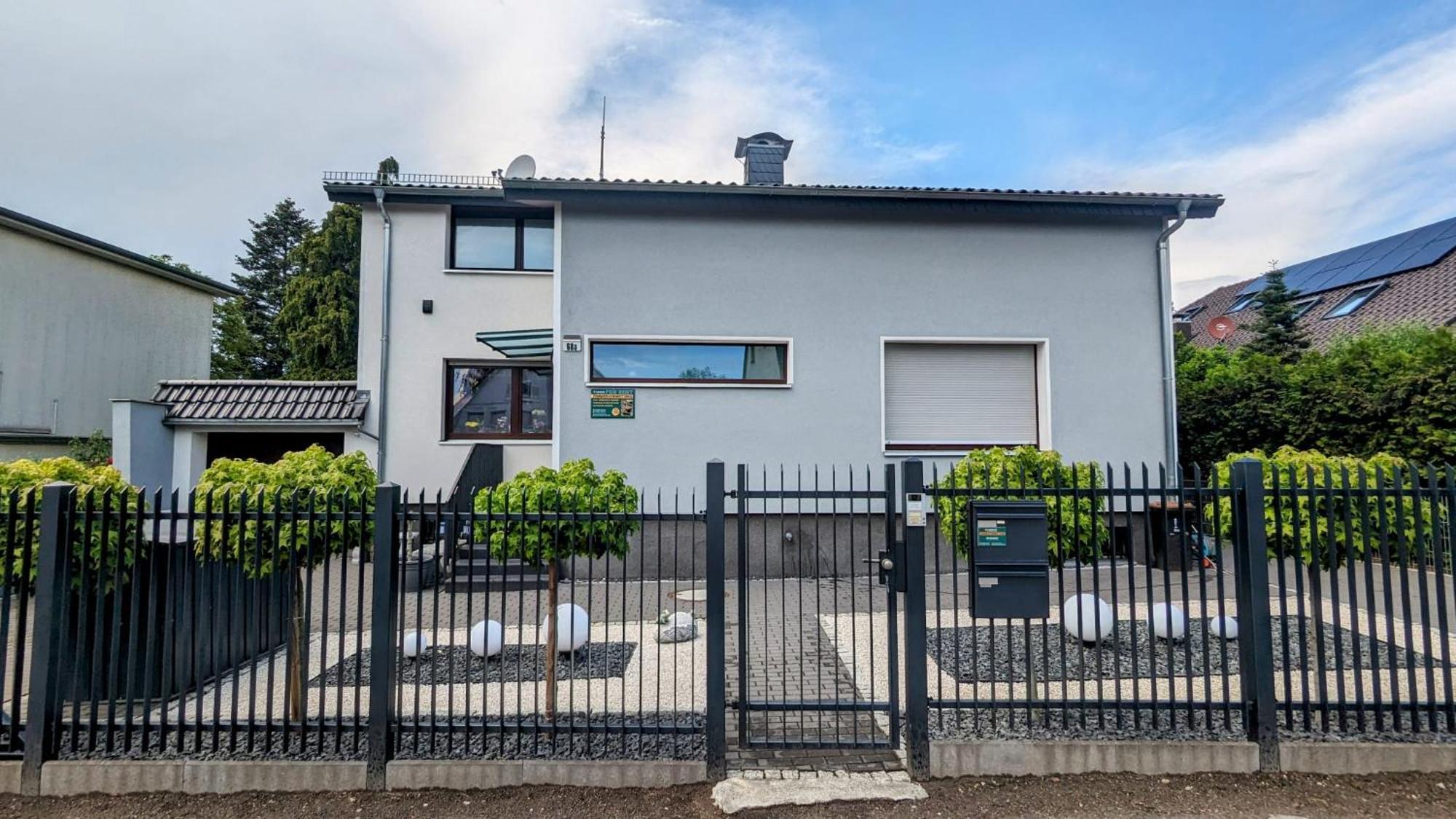 3 Rooms - Zimmervermietung Naehe Flughafen Ber - Gratis Wlan, Parken & Netflix Berlim