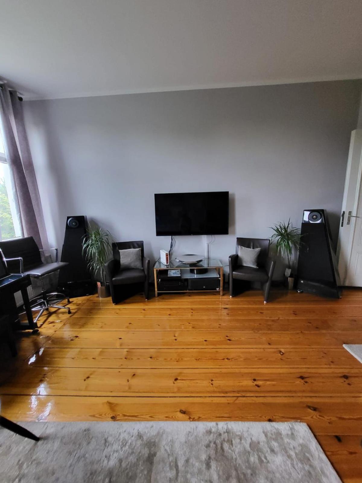 Cosy And Flat With Piano