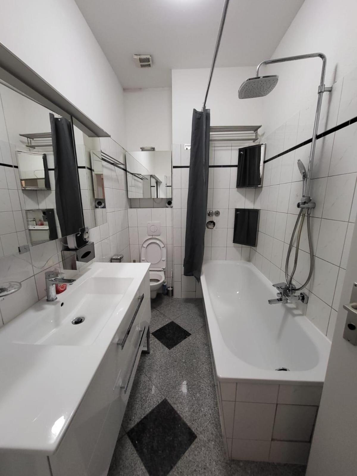 Cosy And Flat With Piano Apartment *