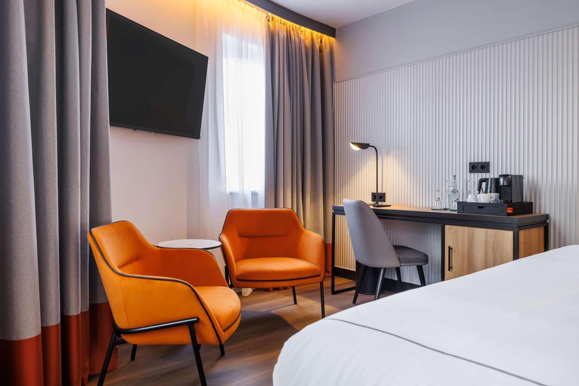 Radisson Red Kudamm Hotel 4*