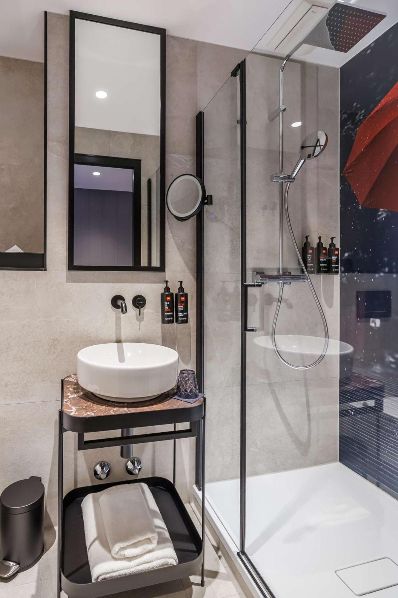 Radisson Red Kudamm 4*