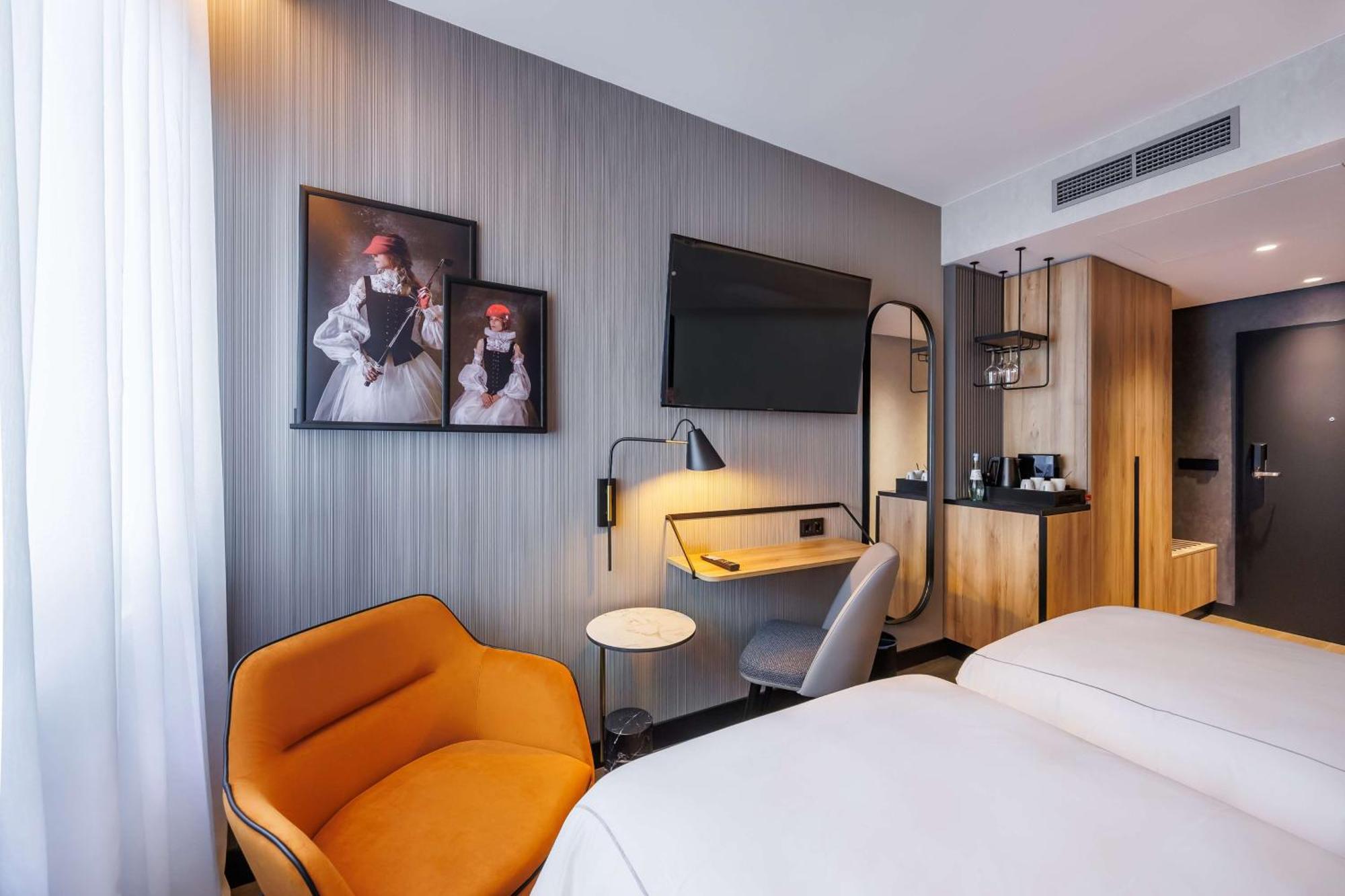 Hotel Radisson Red Kudamm 4*