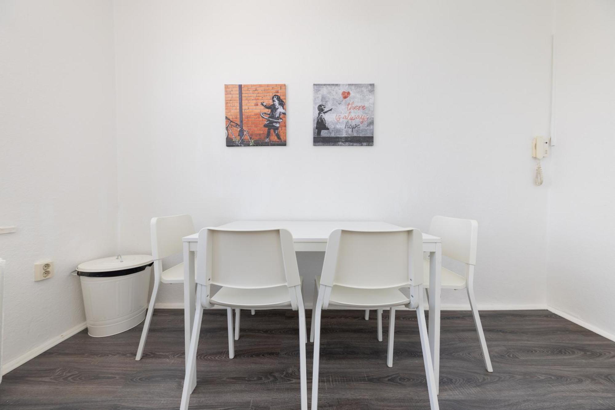160qm 6-zimmer Banksi-galerie-apartment Hauptbahnhof
