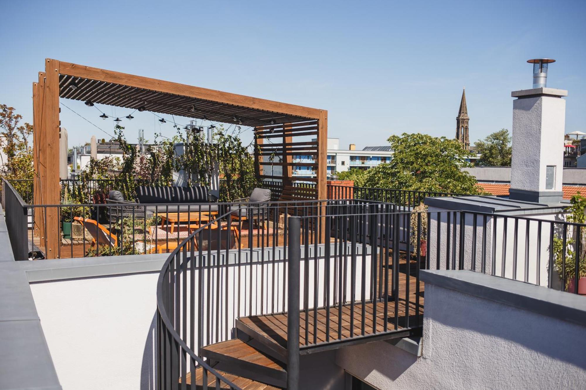 The Circus Aparthotel 3*