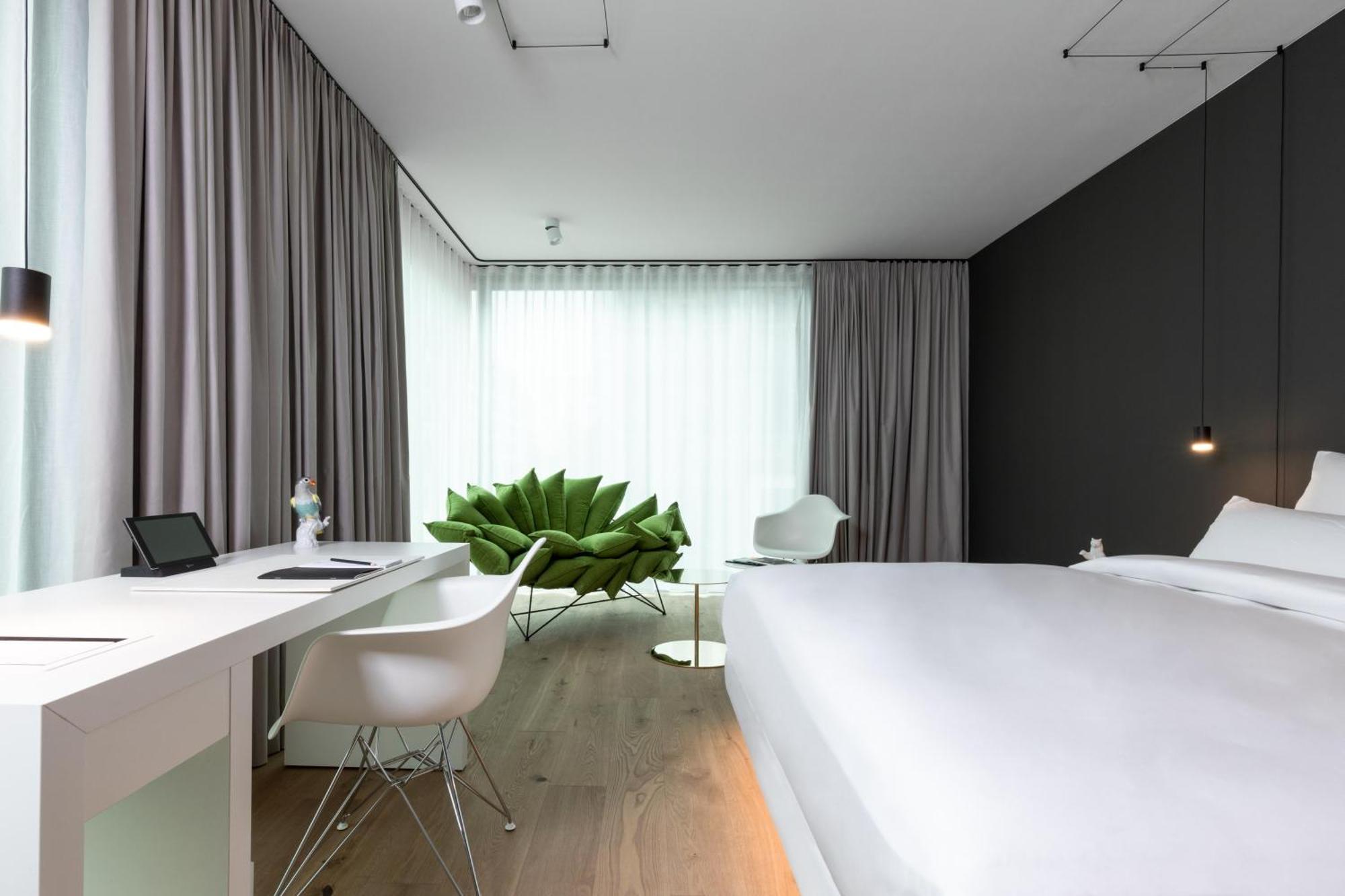 Kpm & Residences