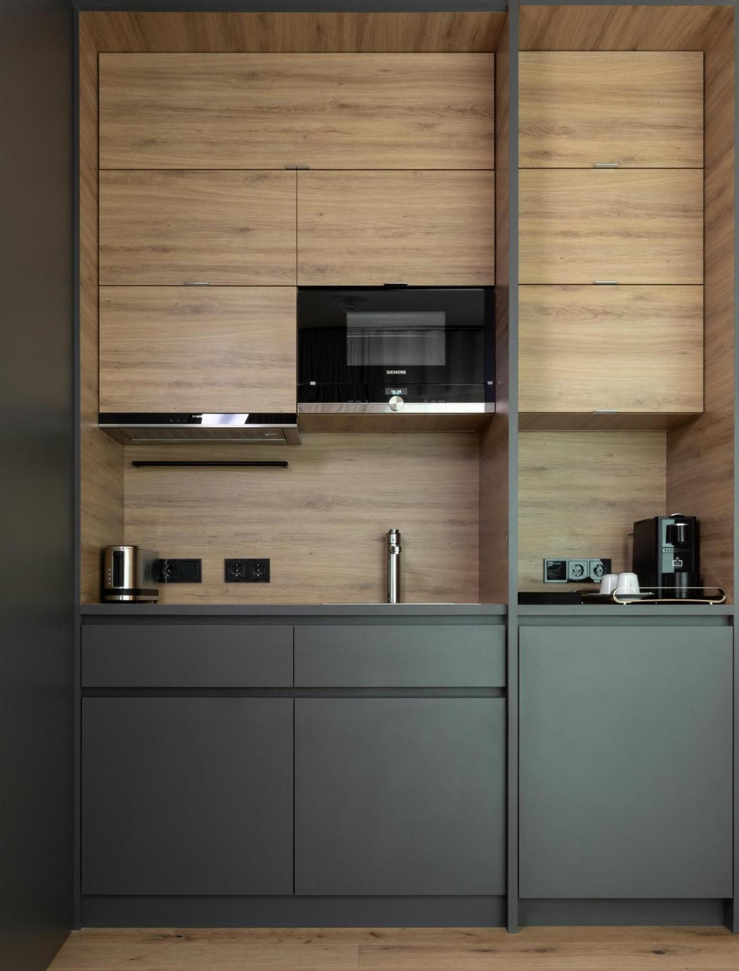 Hotel Kpm & Residences 5*