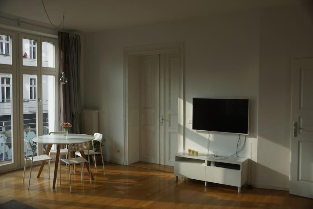 Bright & Lovely Centre Apartment Berlin