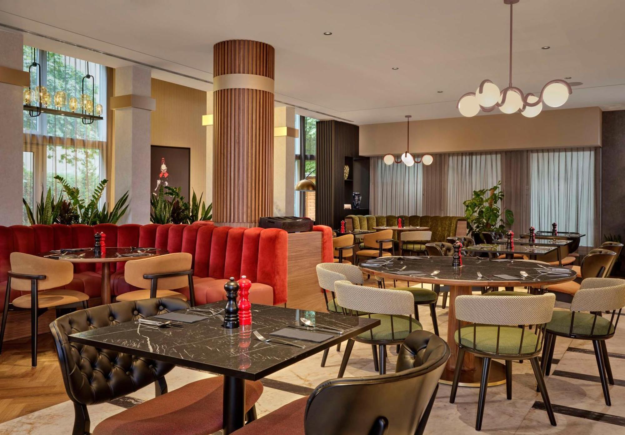 Radisson Red Kudamm Hotel 4*