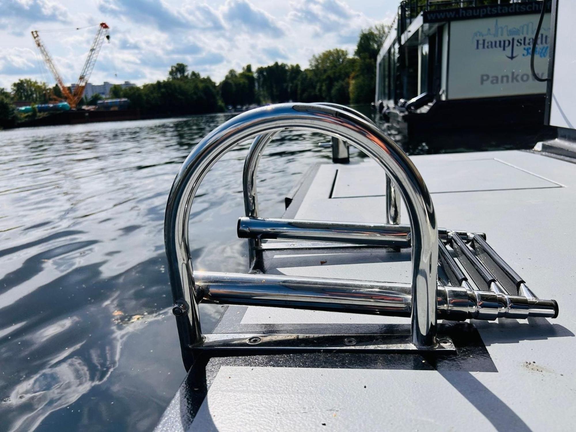 Hausboot Tegel Botel Berlin