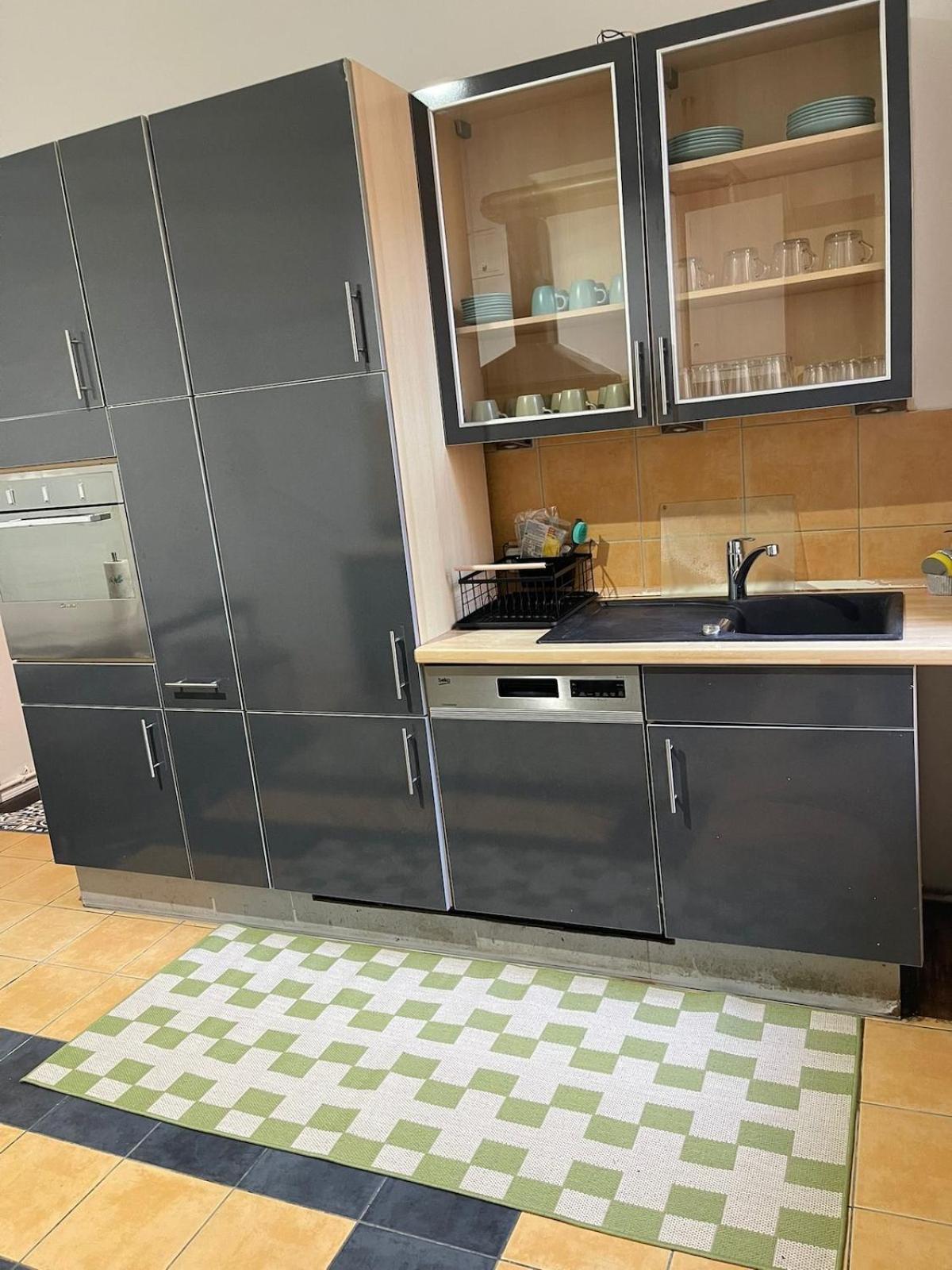 5-room Schoeneberg Apartment