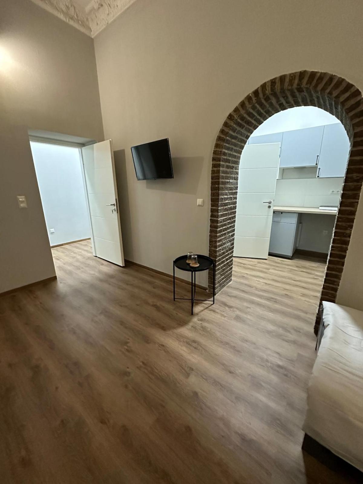 105 Apartment *