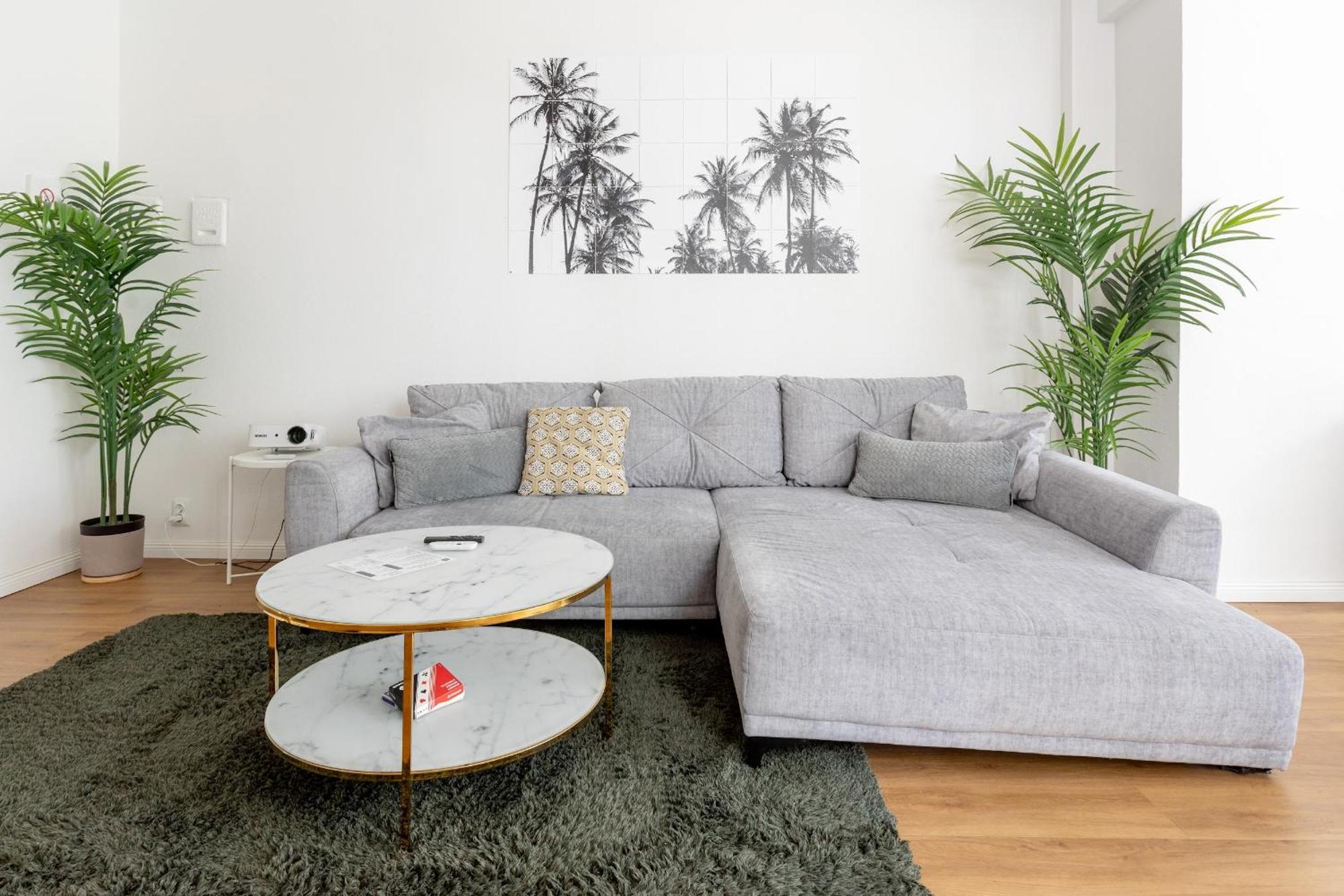Global Living - Design I I Beamer I Kitchen I Terrace I Apartment Berlin