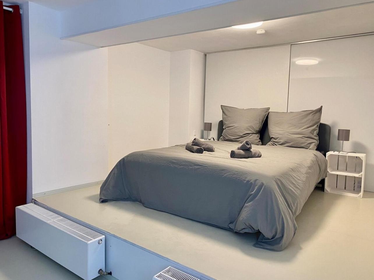 Loft With Pool Table, Kitchen Island & Gallery Apartment Berlin