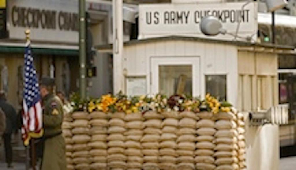 Lebensquelle Am Checkpoint Charlie 3*