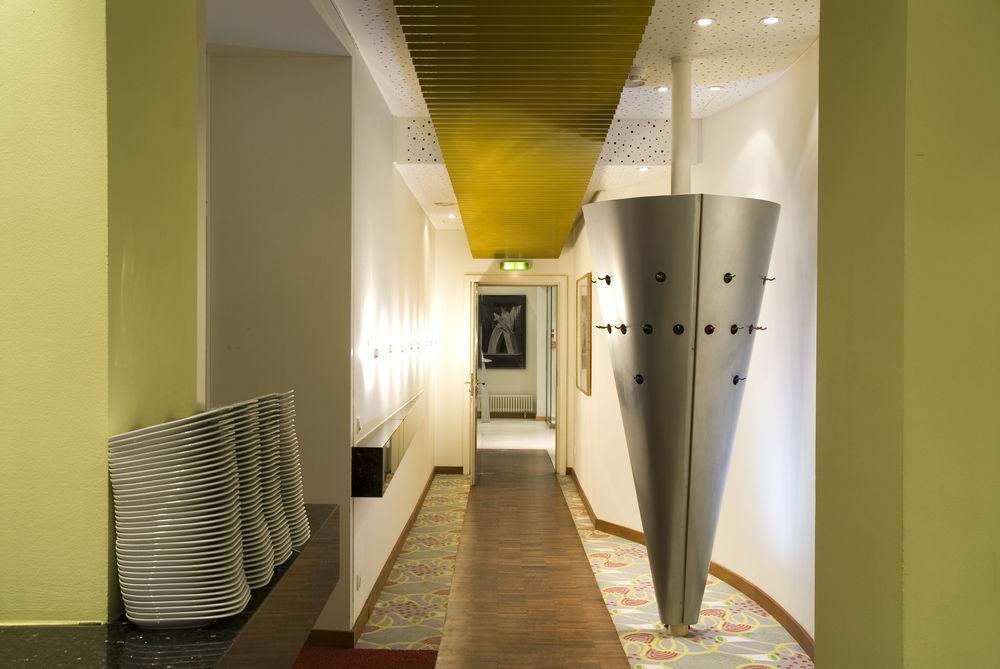 Radisson Red Kudamm Hotel 4*