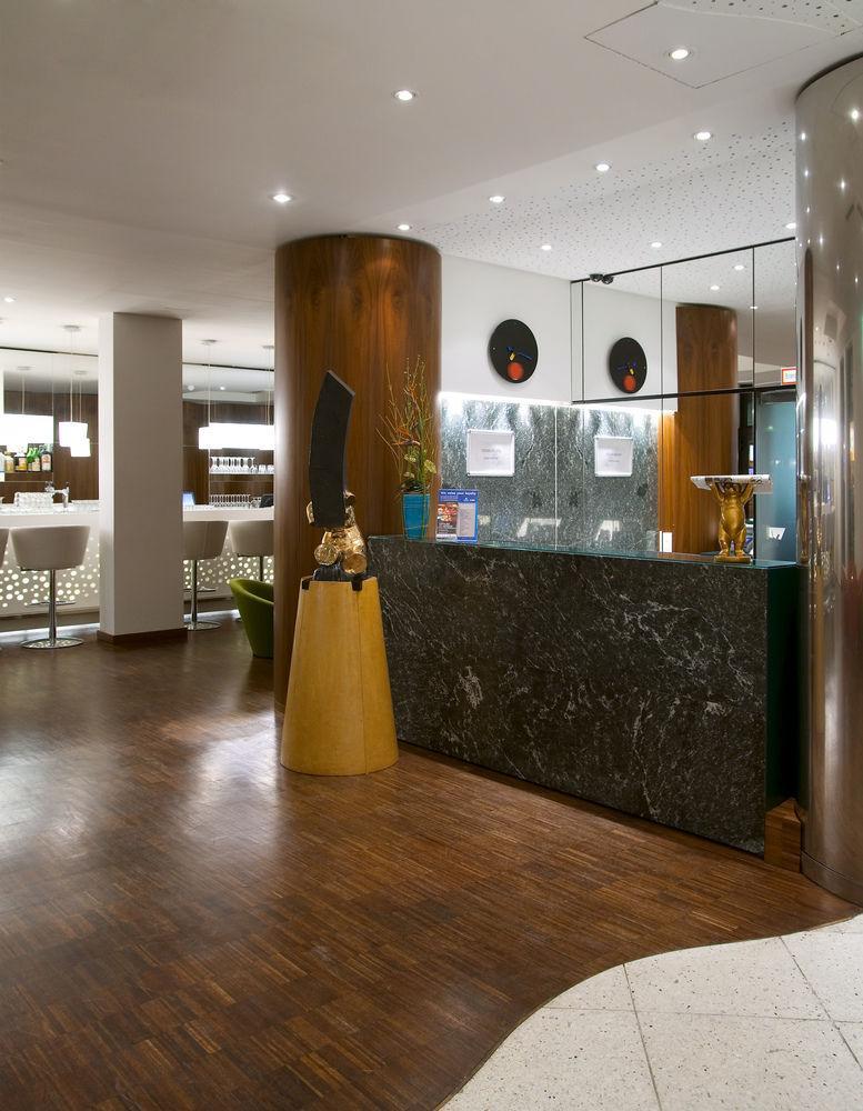 Radisson Red Kudamm 4*