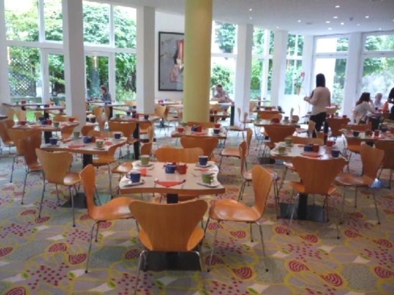 Hotel Radisson Red Kudamm 4*