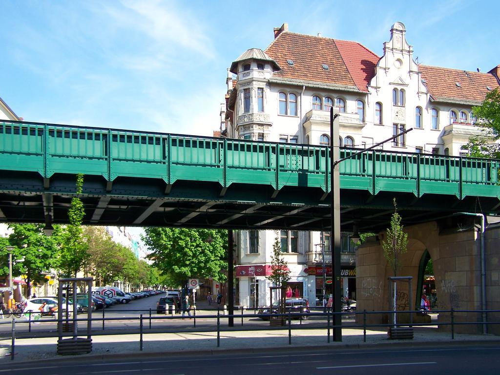 Apartment Altbauwohnung Mit 3 Bädern *