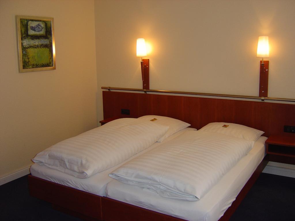 Hotel Kurfuerst Am Kurfuerstendamm 3*