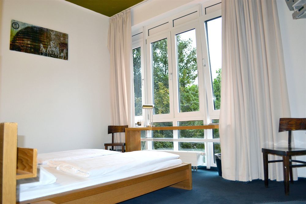 Midi Parkhotel Mitte Guest house