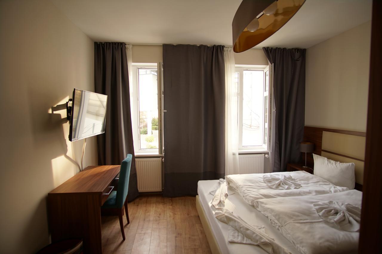 Hotel Bett Und Buch Berlim