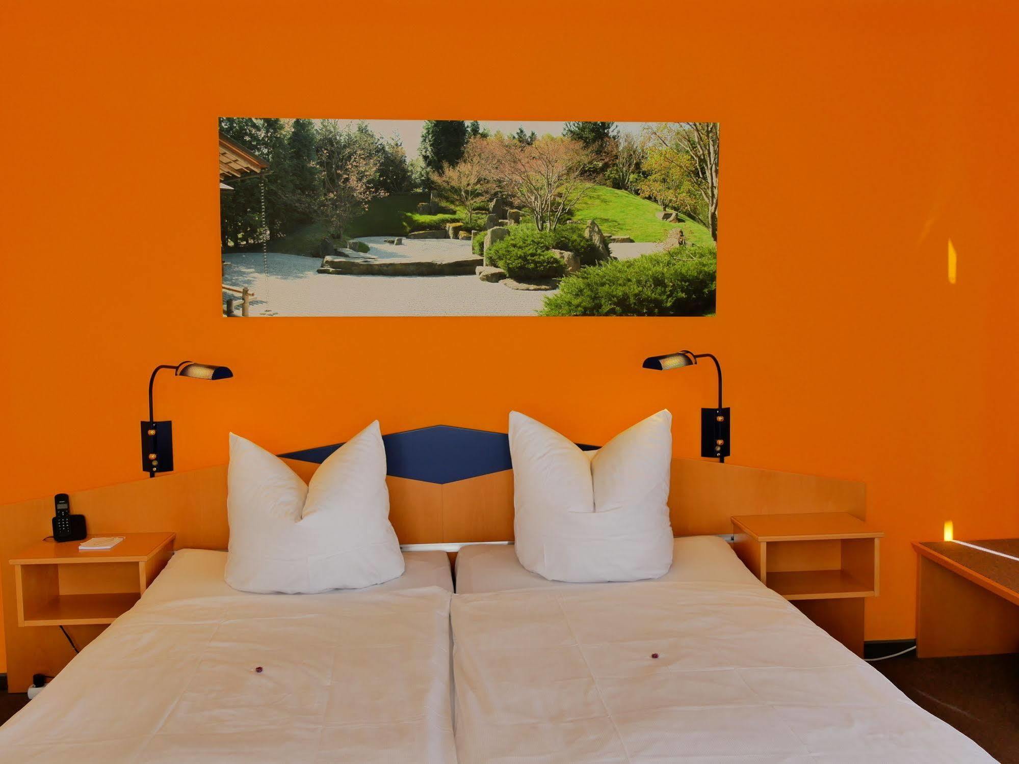 Parkhotel Marzahn 3*