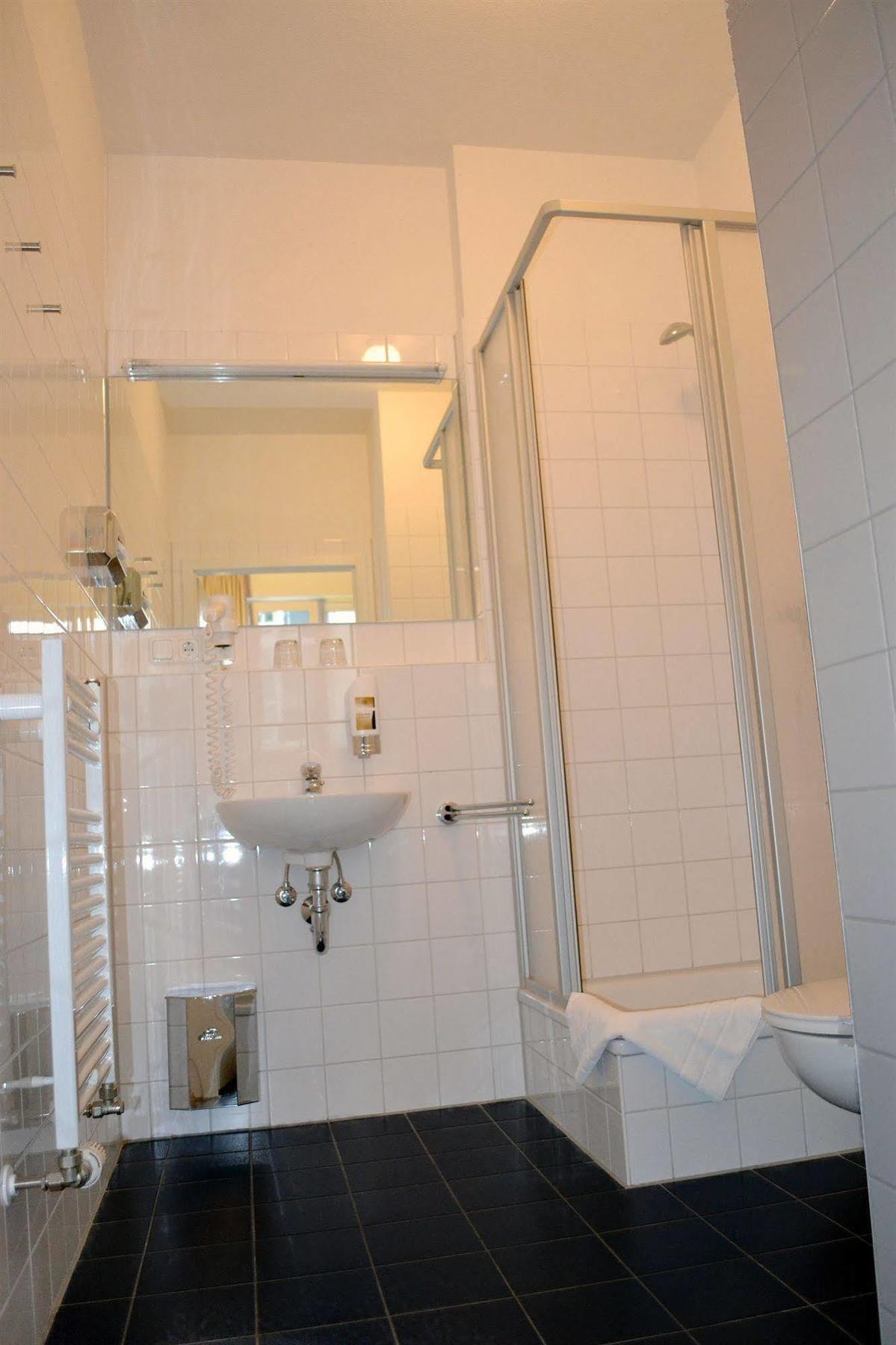 Midi Parkhotel Mitte Guest house