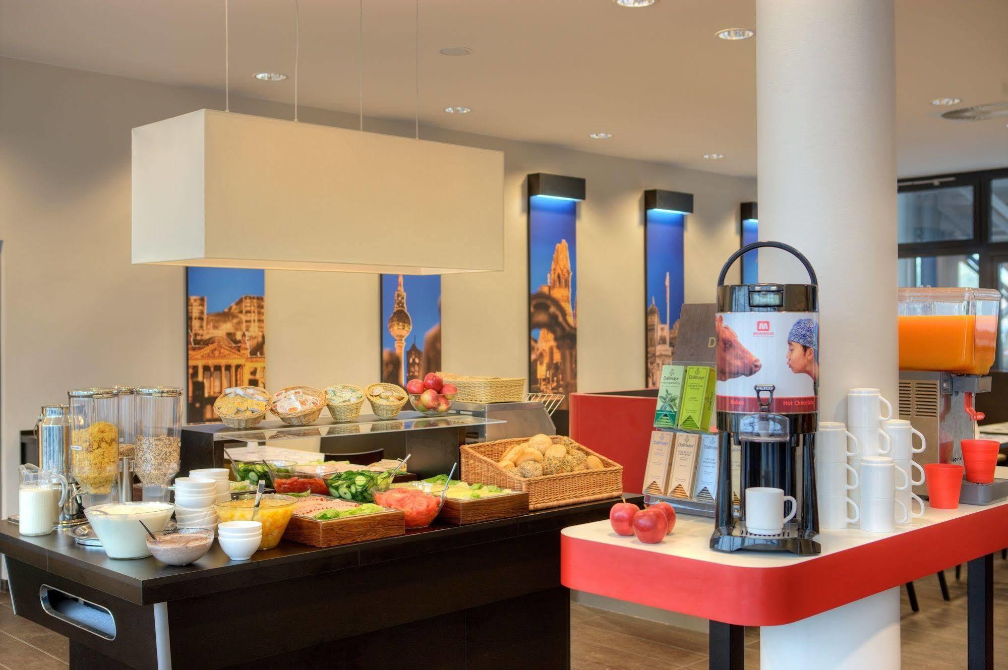 Meininger Hauptbahnhof Hotel 3*