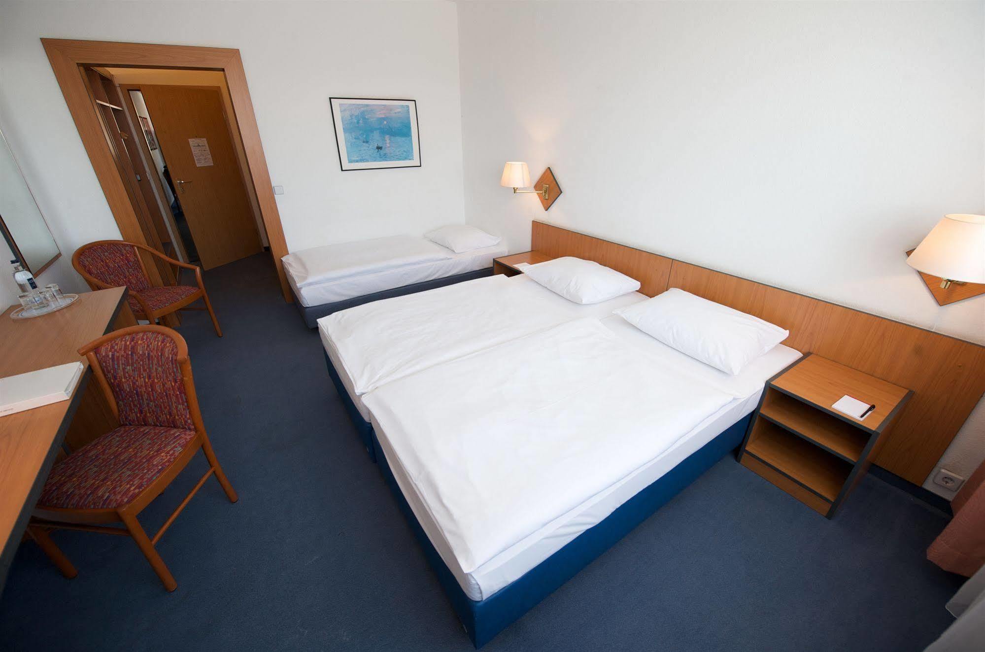 Hotel Good Morning + East 3*