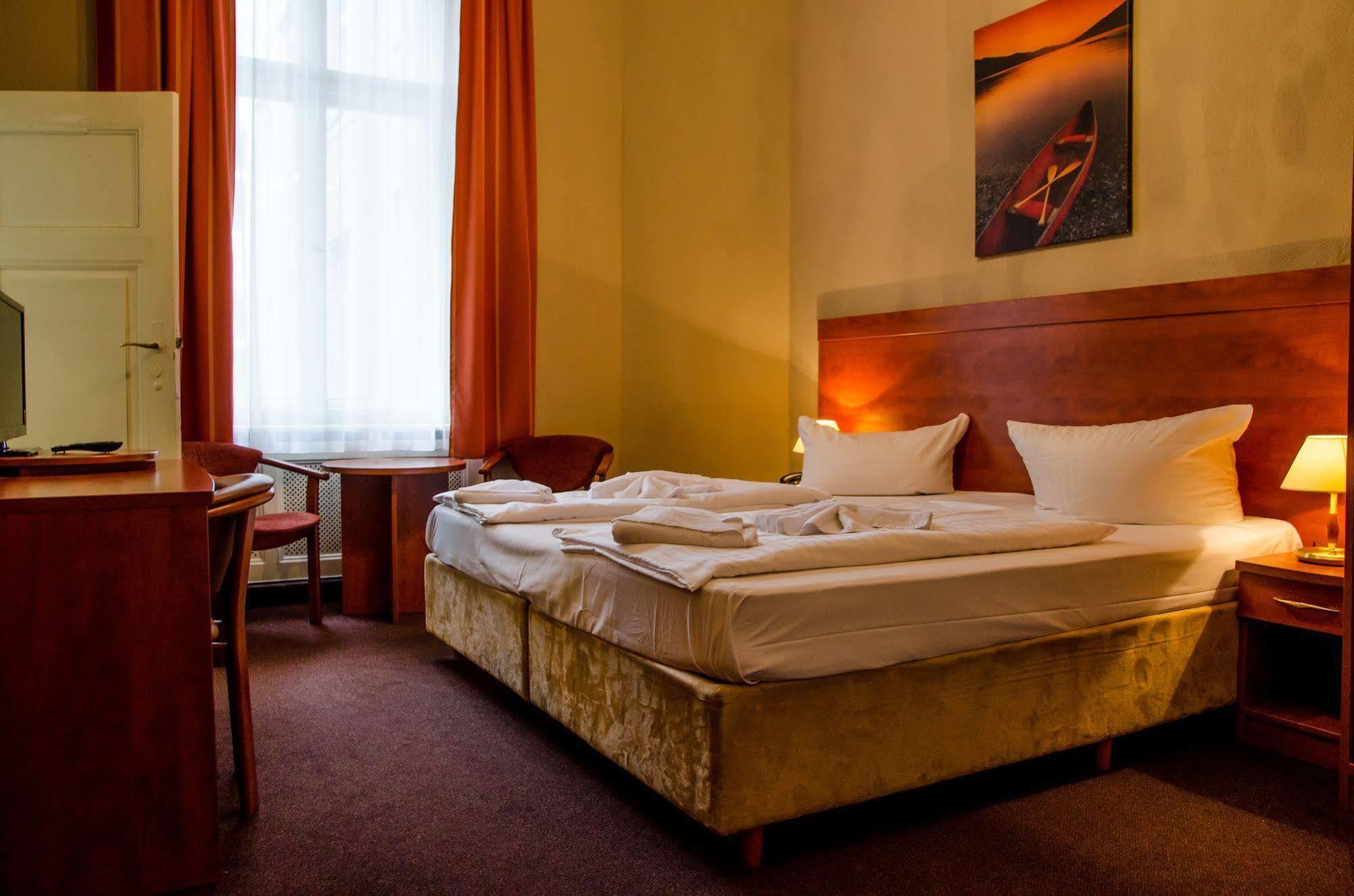 Astrid Am Kurfuerstendamm 3*