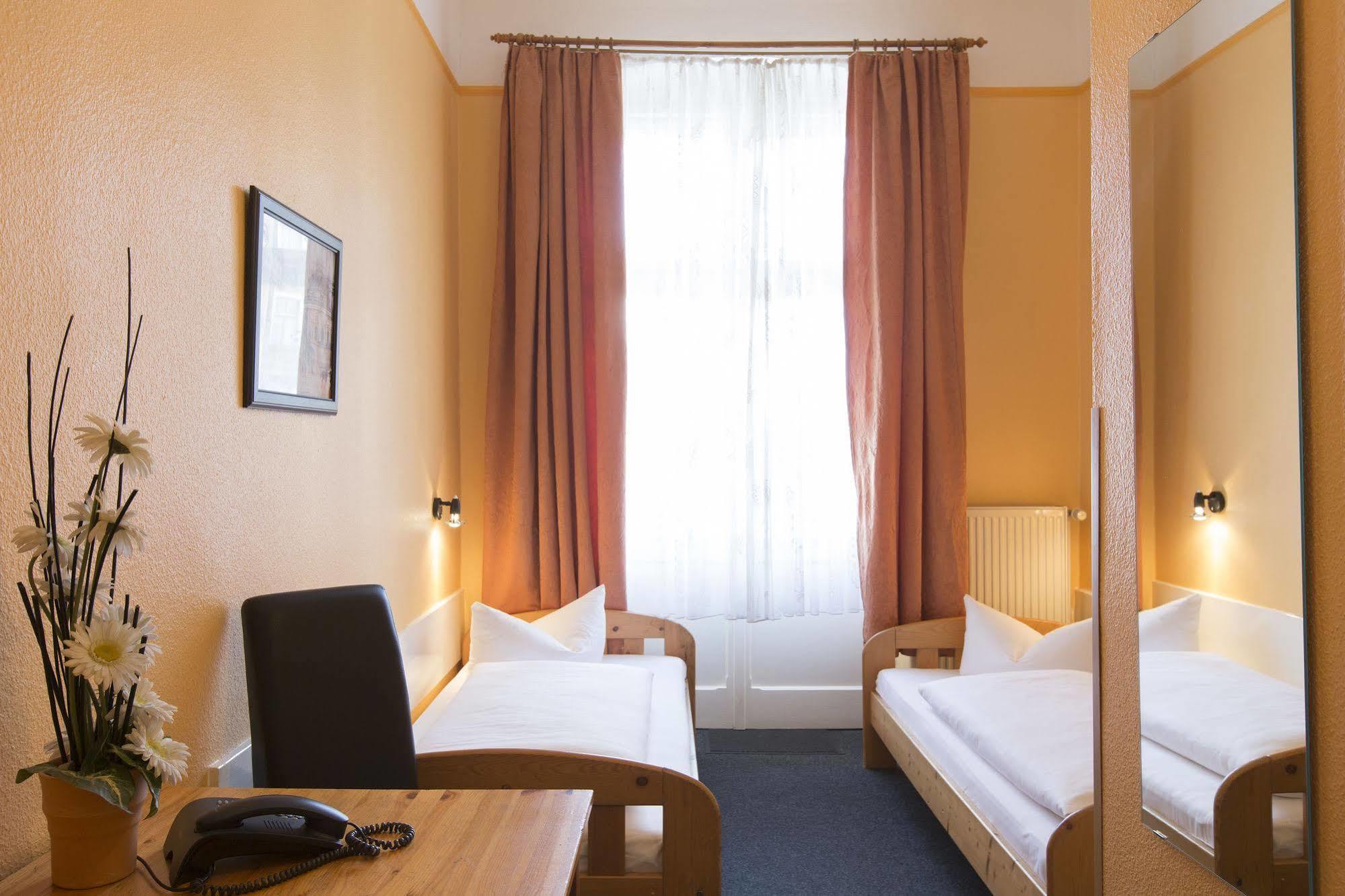 Am Hermannplatz Guest house 2*