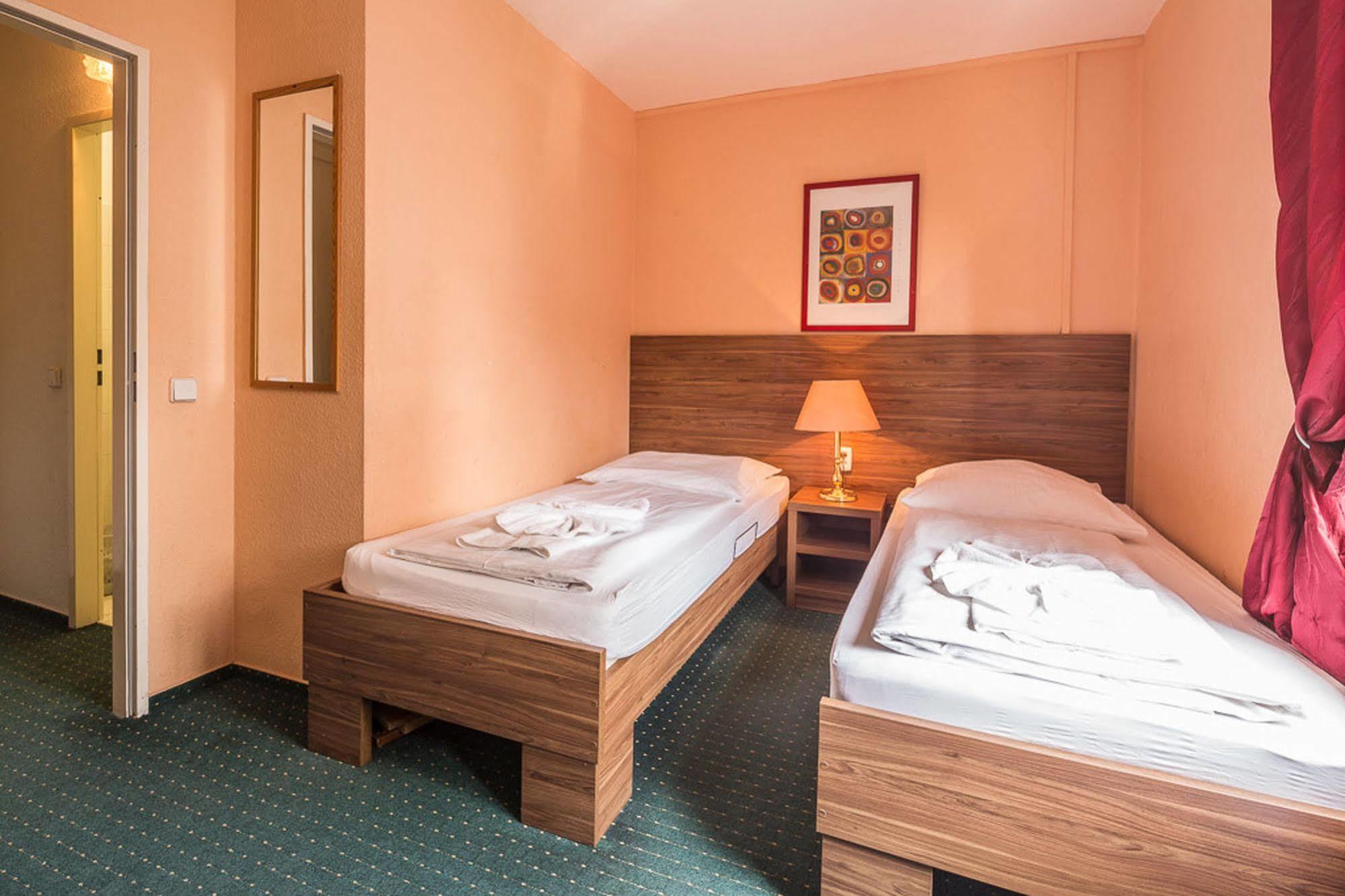 Hotel Ansbach Am Kadewe 3*